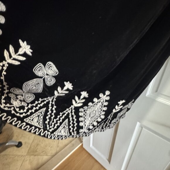 Johnny Was Embroidered Velvet Dress - Picture 5 of 6